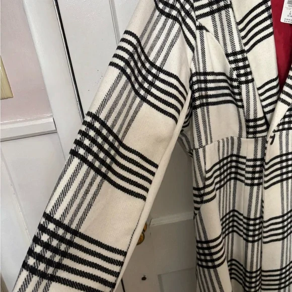 NWT TORRID BLACK AND WHITE PLAID PEA COAT WITH RED SIZE 3 22/24 VINTAGE LOOK - Picture 5 of 7